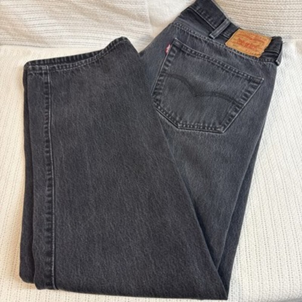 Levi’s 501 Jeans Mens 38x 32Black Wash Button Fly Straight Leg Denim